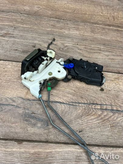 Замок двери задний левый Subaru Impreza GF6 EJ18E