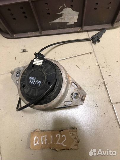 Подушка двигателя левая Mercedes-Benz Gle-Class