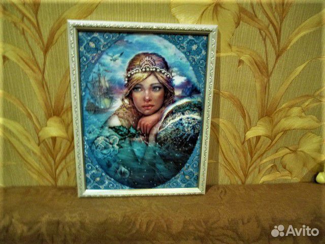Картина русалка частично вышита бисером