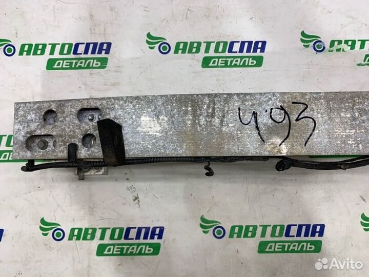 Усилитель бампера передний Toyota Prius ZVW30