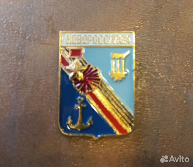 3 значка с гербами городов России