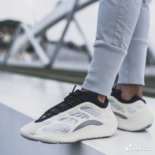 Кроссовки Adidas Yeezy 700 v3 Azael (36-45)