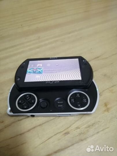 Sony PSP GO N1008