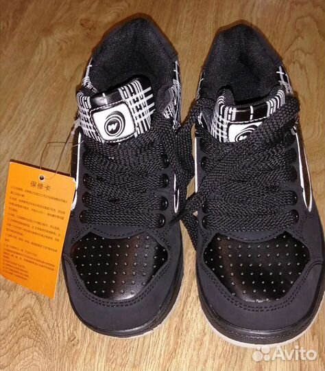 Кроссовки с колёсиками