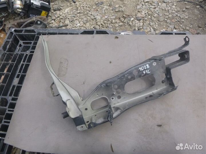 Телевизор передний левый Lexus Ls600Hl UVF46