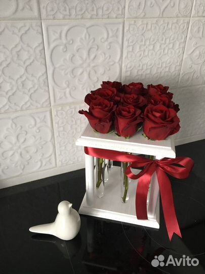 Розы в колбах