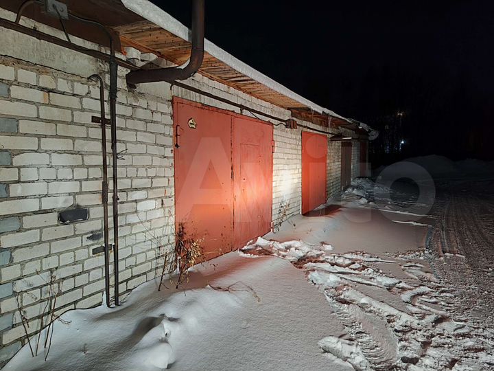 Гараж, > 30 м²