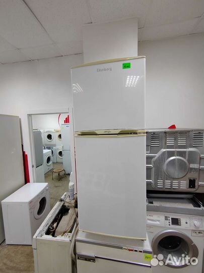 Миниатюрный 142'51'51 холодильник Elenberg