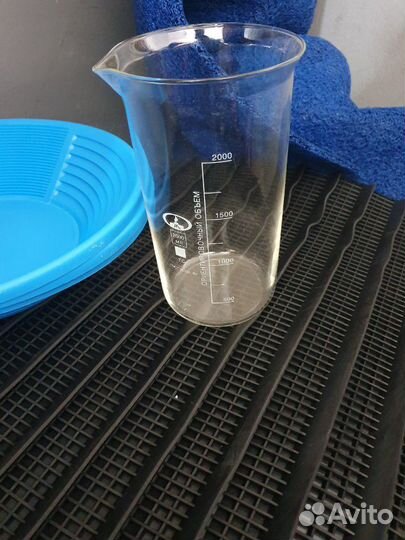 Лабораторная стеклянная посуда, колбы, мен