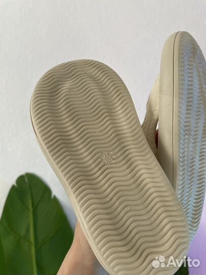 Сандалии детские новые