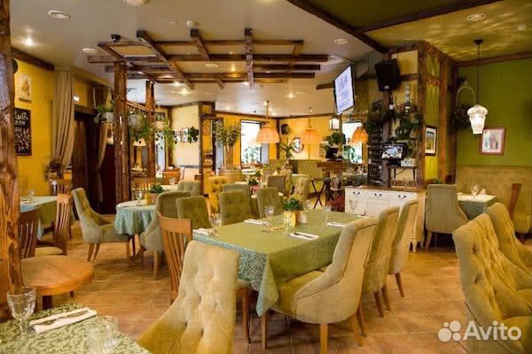 Суши повар японской кухни заготовщик