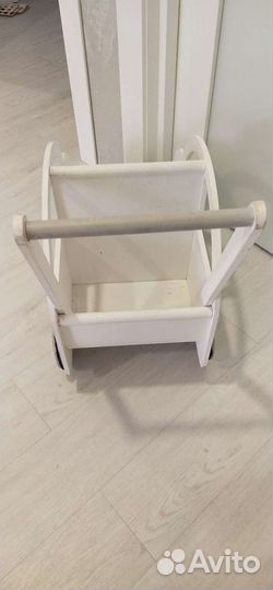 Машина - каталка (детская)