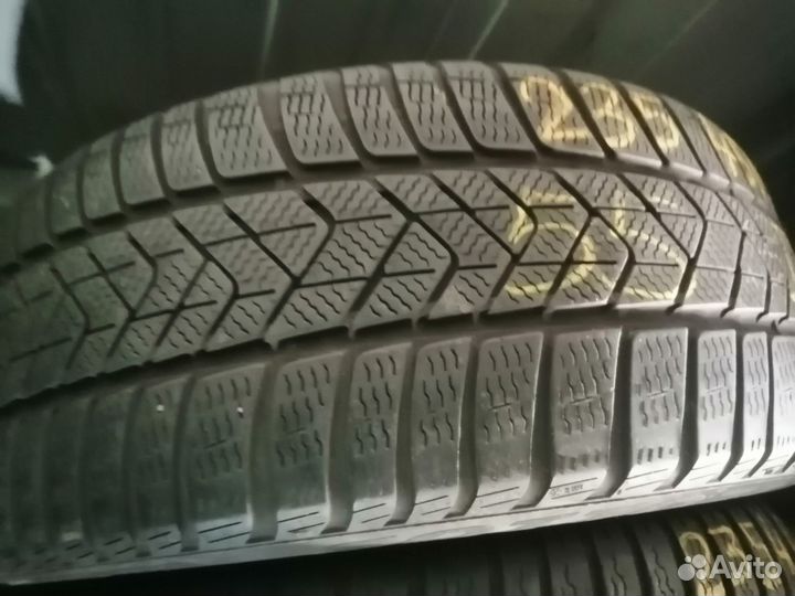 Pirelli Winter Sottozero 3 235/45 R18