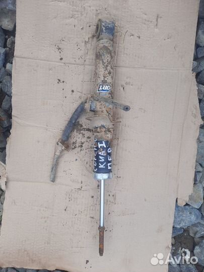 Стойка передняя правая kia Sorento 1