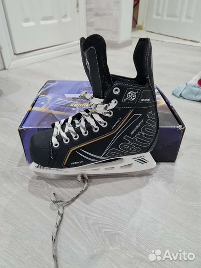 Коньки хоккейные