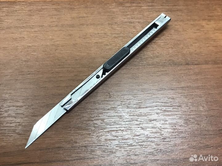 Канцелярский нож 9 мм