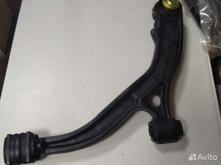Chrysler Voyager (2001-2007) рычаг передний правый
