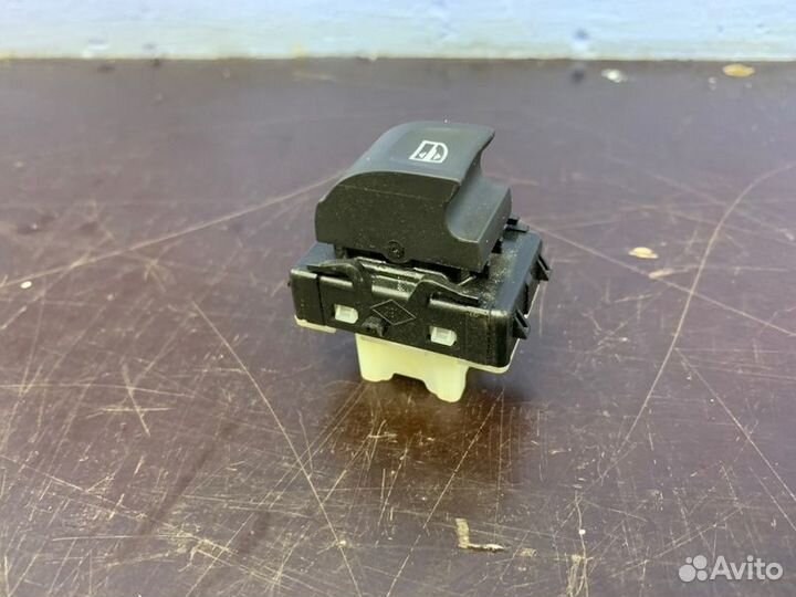 Кнопка стеклоподъемника Renault Arkana