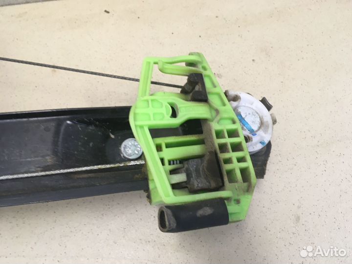 Стеклоподъемник электр. задний правый 1-серия E87