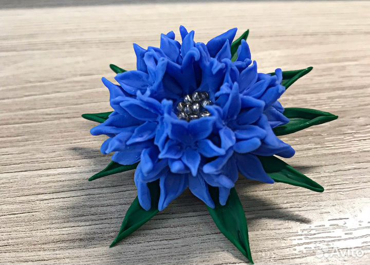 Брошка василек ручной работы