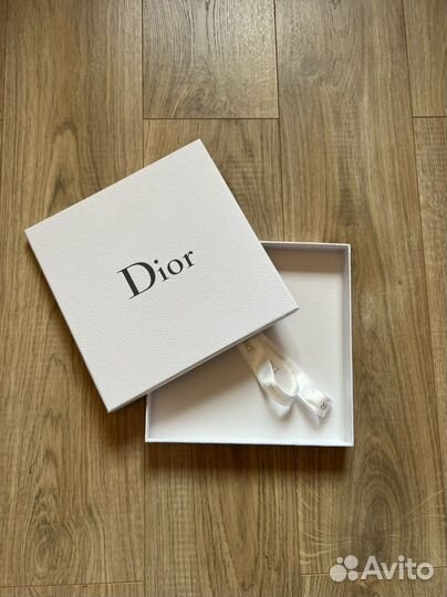 Коробка Dior с серым лого