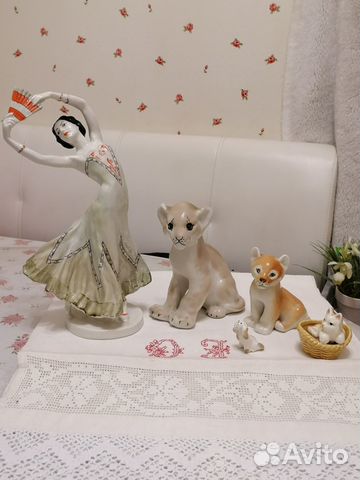 Статуэтки фарфоровые