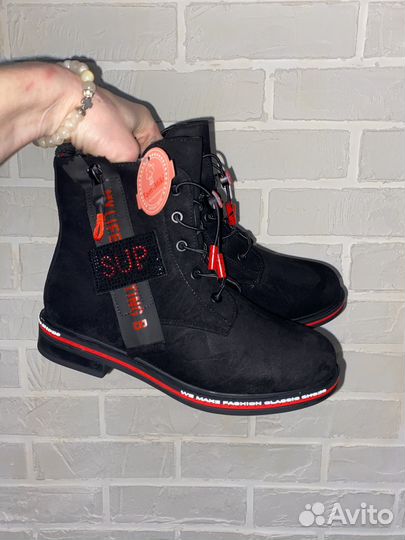36/23см.Новые стильные ботинки
