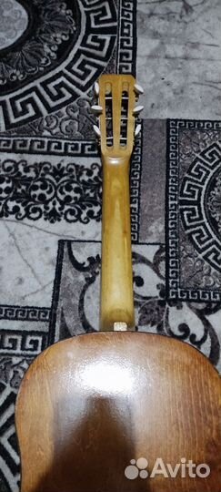 Классическая гитара шестиструнная