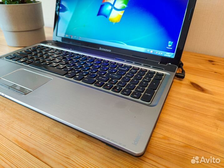 Ноутбук Lenovo (3 ядра/4gb DDR3/SSD 120gb)