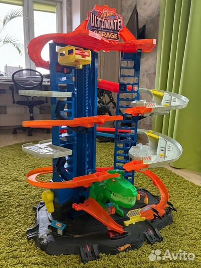Hot wheels гараж динозавр