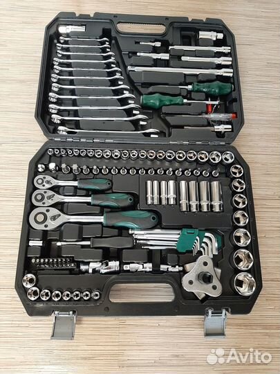 Нaбop aвтoмoбильнoгo инстpументa 121 шт