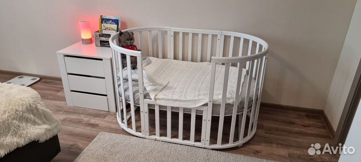 Детская кроватка с продольным маятником