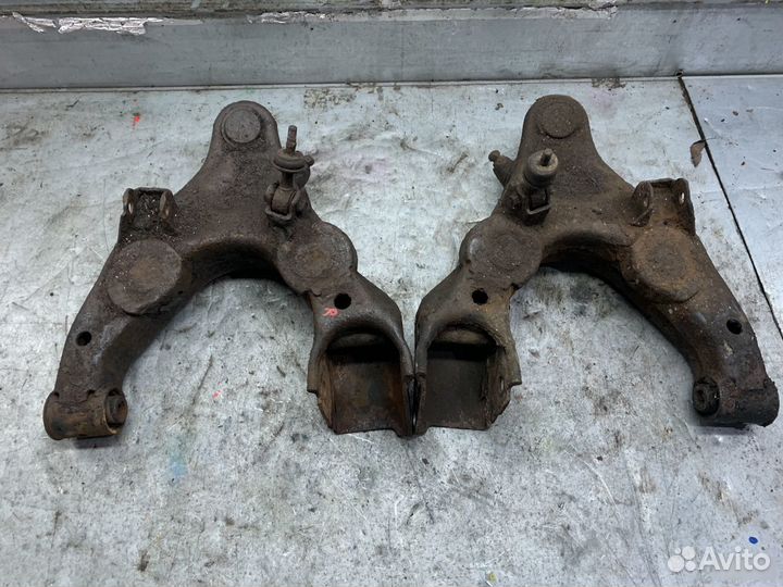 Рычаг передний Toyota Land Cruiser UZJ100