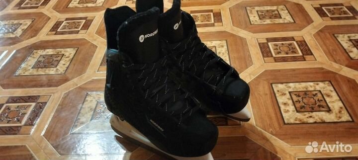 Коньки хоккейные