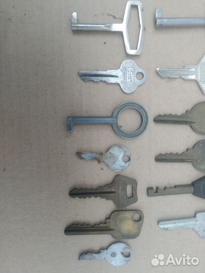 Коллекция дверных ключей