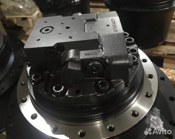Редуктор хода c мотором Komatsu PC110 аналог