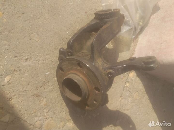 Поворотный кулак левый