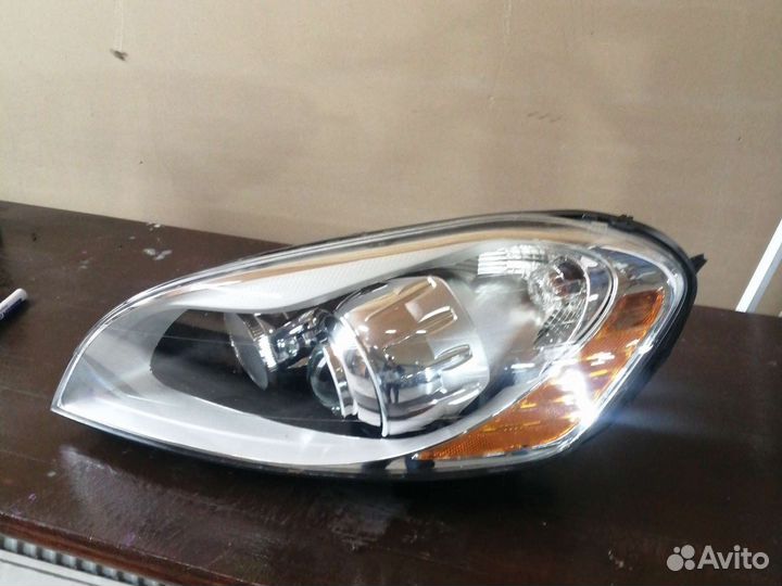 Фара левая биксенон на Volvo Xc60