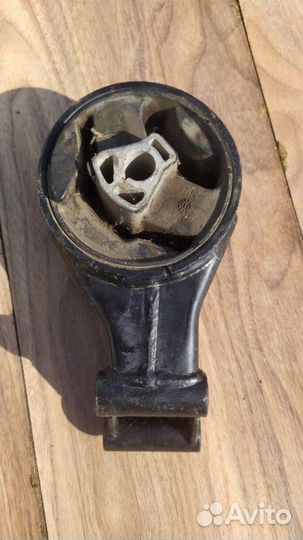 Опора двигателя задняя Chevrolet Cruze седан 1.8