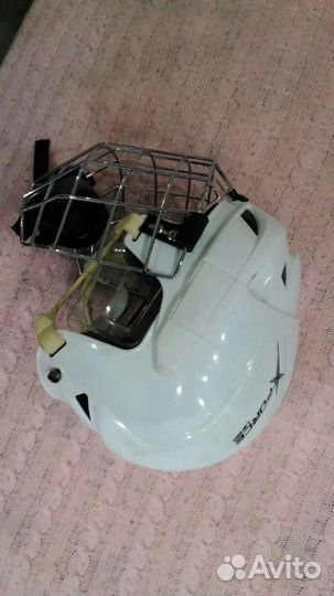 Хоккейный шлем