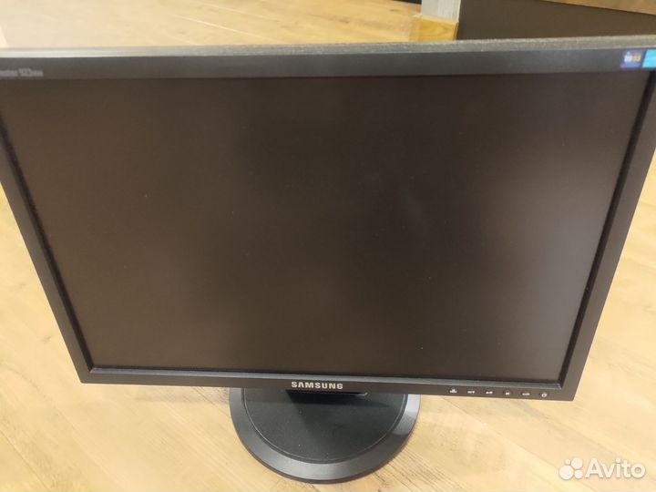 Монитор Samsung 19 дюймов широко форматный