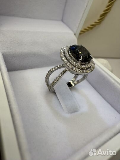 Золотые кольца с камнями