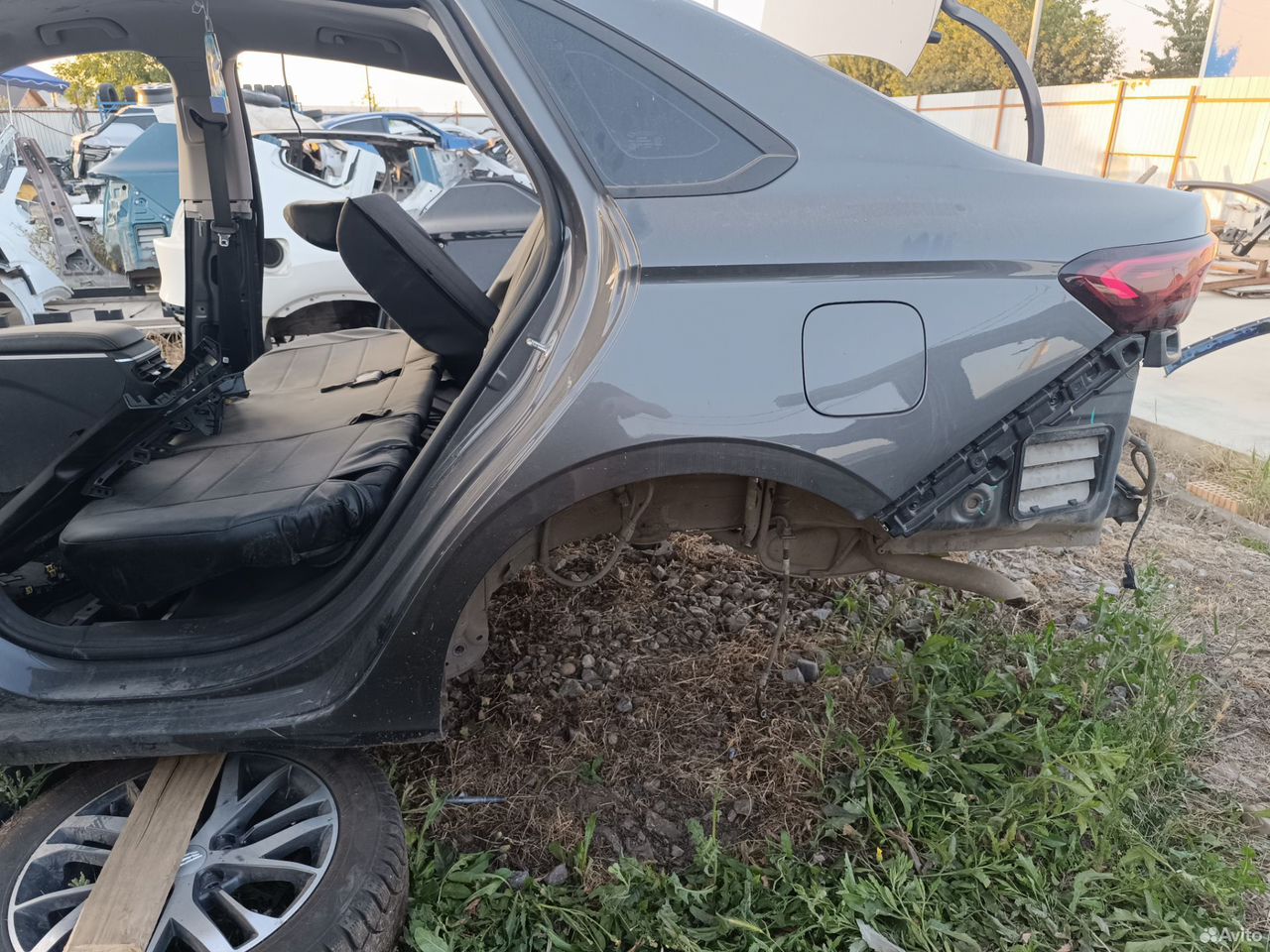 Крыло заднее левое порог Джелли Эмгранд SS11