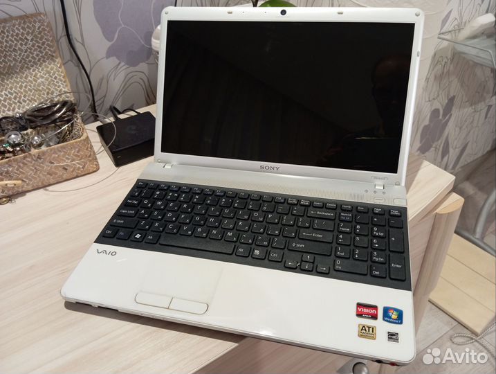 Sony vaio 15.6 в белоснежном корпусе