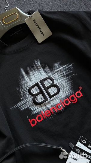 Футболка Balenciaga