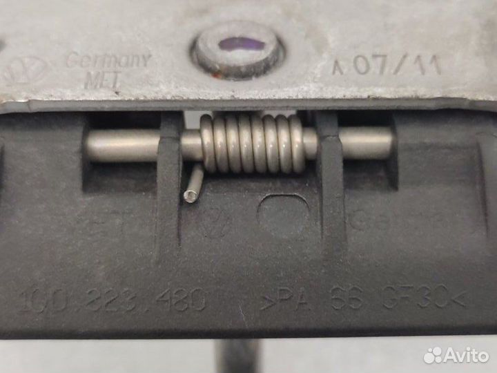 Механизм открывания капота Volkswagen Golf 6 2011