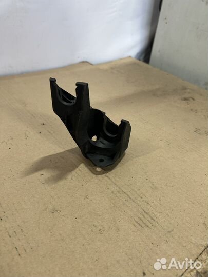 Кронштейн (крепление) тросов МКПП logan 2