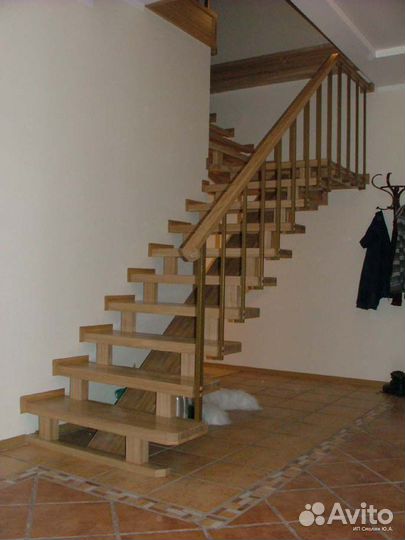 Изготовление деревянных лестниц на металлокаркасе