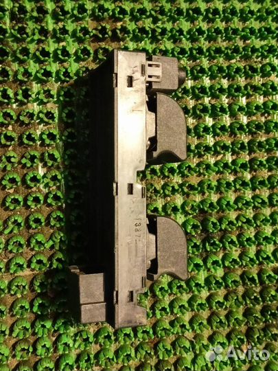 Блок управления стеклоподъемниками передней левой