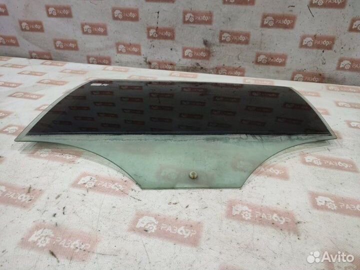 Стекло двери заднее левое Volkswagen Passat 3C2